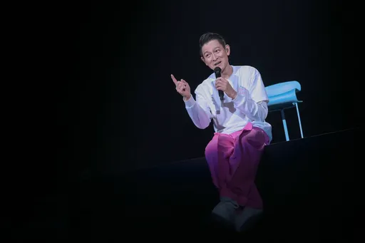 鐵粉不畏康芮強颱風雨追星!華仔暖心獻抱抱安慰情傷