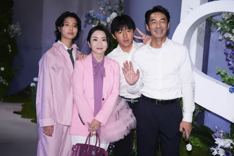 陶晶瑩、李李仁及2個小孩。彭欣偉攝