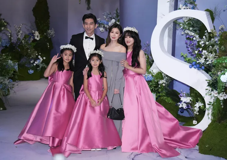 賈靜雯一家5口全來了。彭欣偉攝