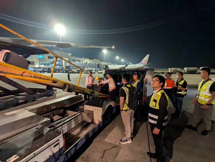 這批槍械證物運送來台。警方提供