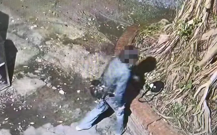 好心人將腰包挪至其他處。警方提供