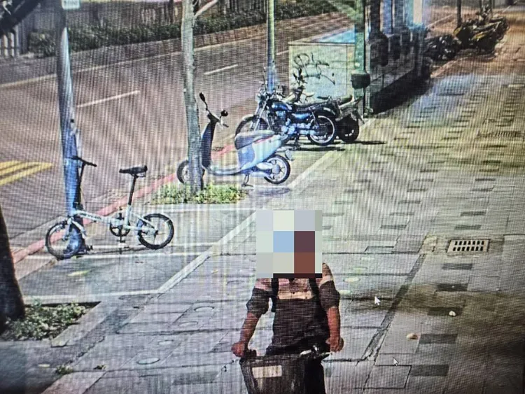 竊賊騎共享單車離開。警方提供