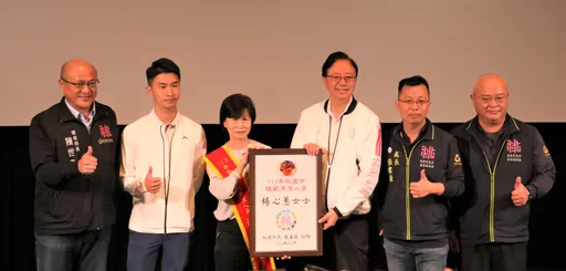 感謝守護桃園環境的幕後英雄 張善政頒獎表揚模範清潔隊員