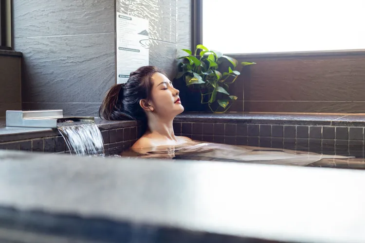 每間客房皆配有獨立溫泉湯池，讓旅客在私密空間中享受純淨溫泉的療癒體驗，感受洗滌身心的美好時光。業者提供