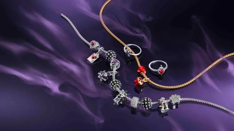 Pandora x Disney反派角色聯名系列一同時登場。品牌提供