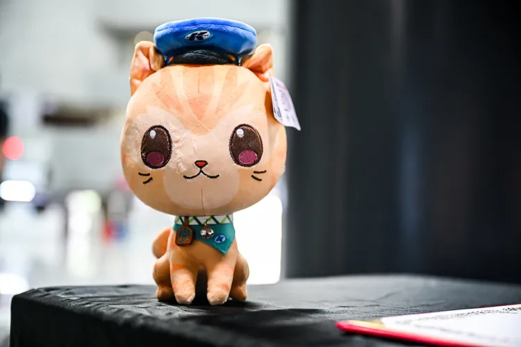 蜜柑站長是近日高雄火紅文創商品。市府提供