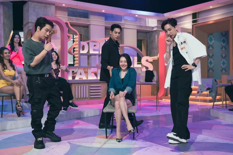 小S（中）猛男福利帶有附加條件。東森綜合提供