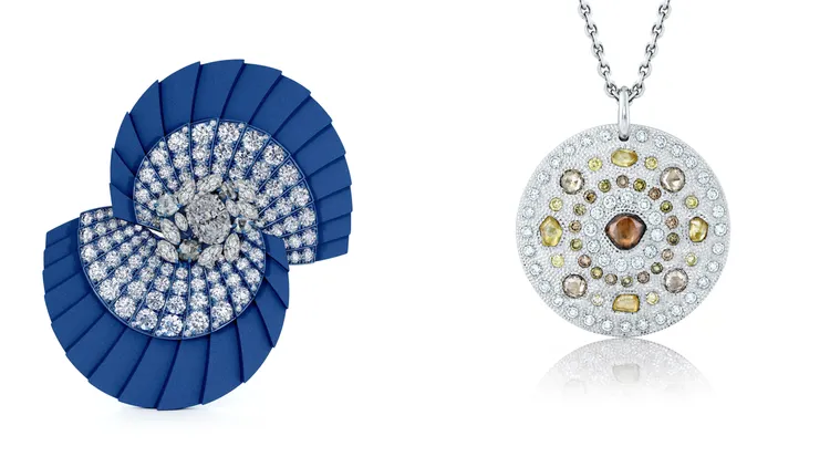 De Beers The Alchemist of Light高級珠寶系列Ascending Shadow鑽石胸針（左圖），1530萬元；Talisman鑽石圓牌吊墜項鍊（右圖），80萬元。品牌提供
