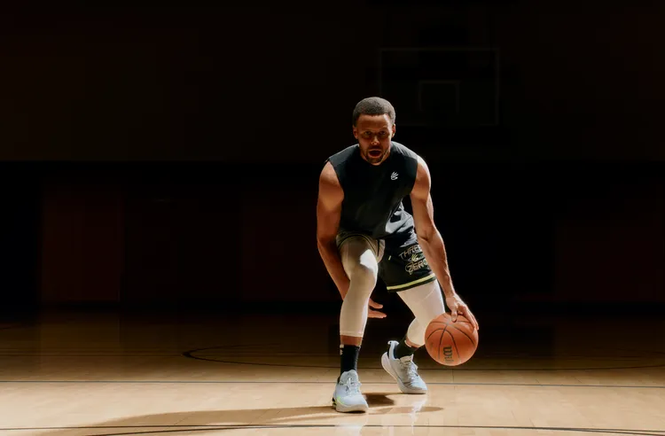 CURRY 12「Gravity」將球鞋科技特色與外太空獨特元素完美結合。品牌提供