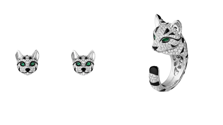 陳庭妮佩戴的BOUCHERON Animaux動物系列Fuzzy豹貓耳環（左）93萬4000元、戒指158萬元。品牌提供