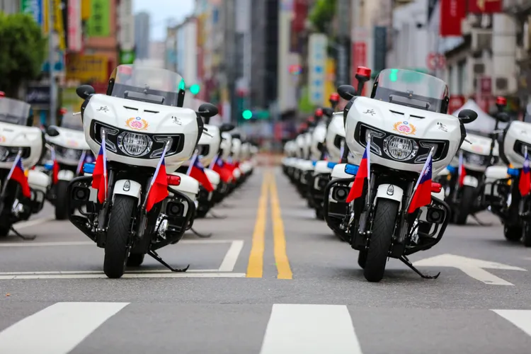 印地安挑戰者車重370餘公斤，但好操控的低重心還有達1768cc的排氣量與122hp的馬力，依然擁有相當的靈活度。印地安重機提供