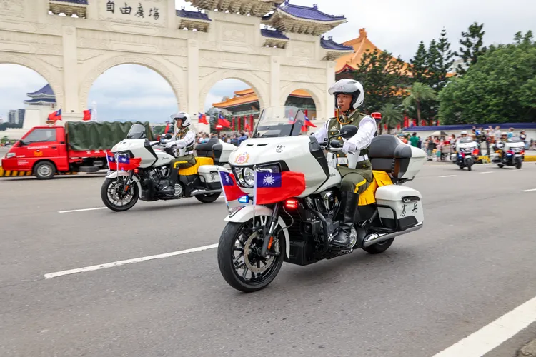 2022年11月憲兵為了強化首都防衛以及提升快速反應能量，正式換裝了印地安挑戰者車款。印地安重機提供