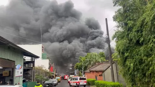 桃園工廠大火濃煙衝天蔽日 1人手燙傷送醫