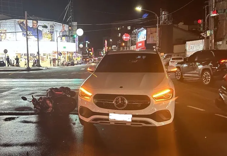 民眾在臉書社團爆料，南投縣埔里鎮有1名男子涉嫌騎機車故意製造車禍，並要求高額賠償，威脅若不支付則提起傷害告訴。。民眾提供