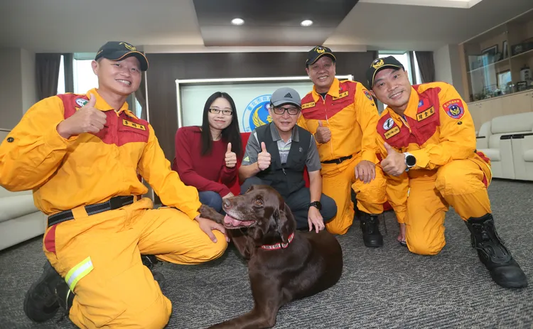 Uny是一隻雌性、8歲的拉布拉多犬。消防局提供