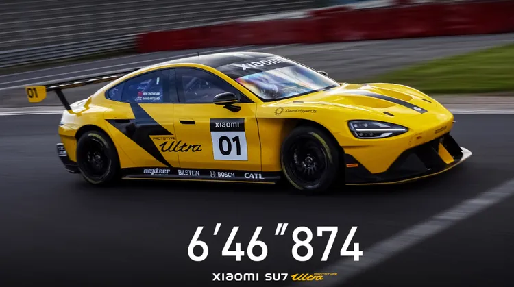 中國小米電動賽車原型SU7 Ultra在德國紐柏林賽道創下四門車圈速世界紀錄。翻攝小米官網