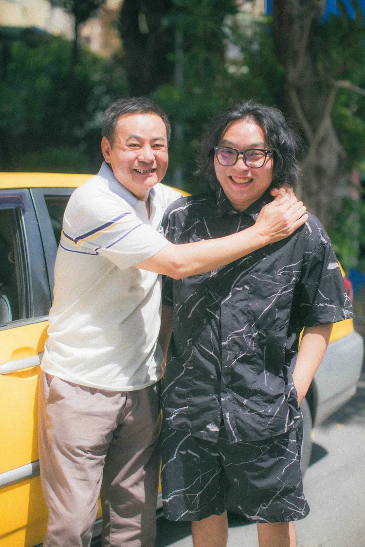 蔡振南（左）因電影《角頭》與潘信維結緣。圖／時刻娛樂提供