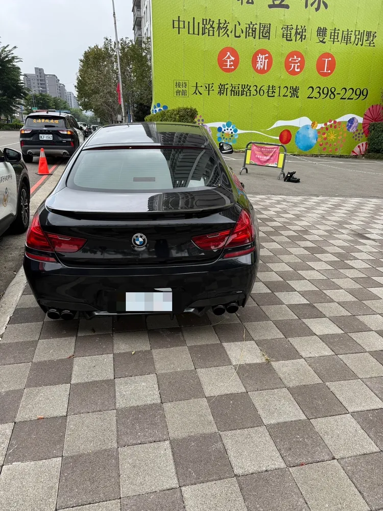 白男撞死人還肇逃，隨後自撞電箱被捕。翻攝畫面