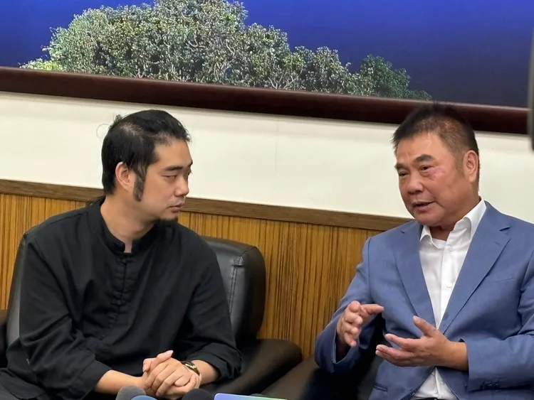 苗栗縣長鍾東錦向齊廷洹表達歉意，希望與「看見･齊柏林基金會」繼續合作。縣府提供