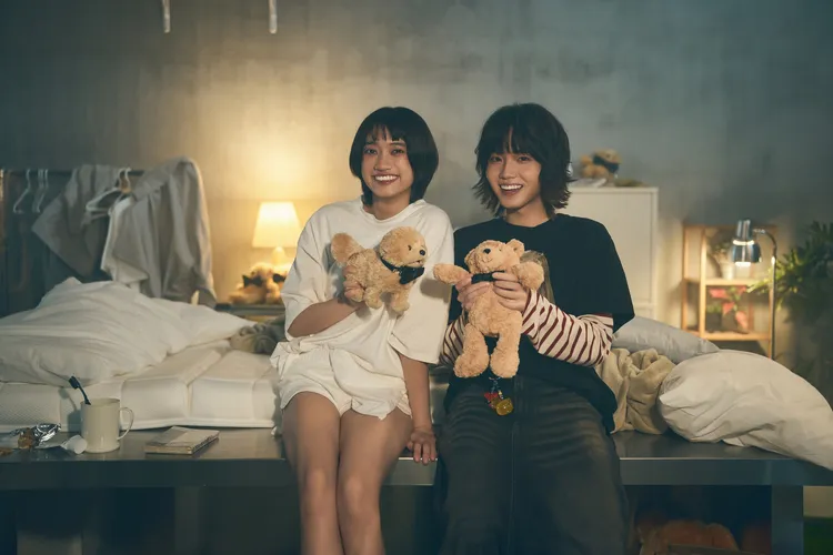 持修出演自己的MV。EMI提供