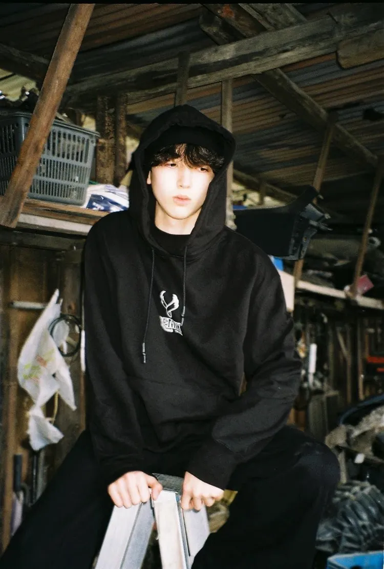 李愛綺15歲帥兒Tyler對演藝圈產生興趣，近來更當起平面模特兒。李愛綺提供