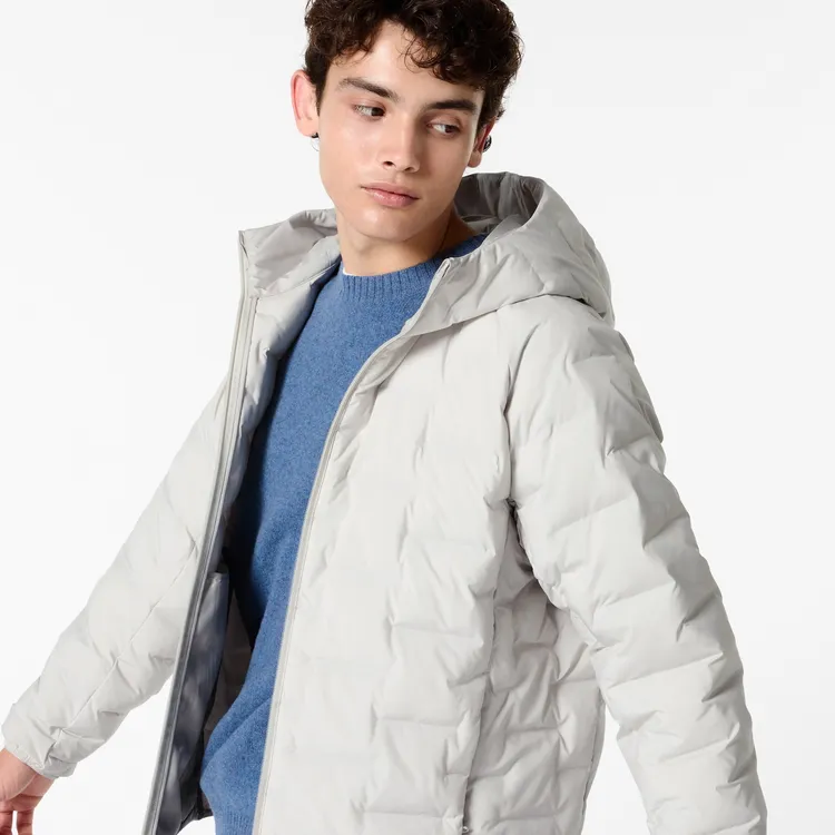 男裝PUFFTECH輕暖科技外套，1990元。品牌提供