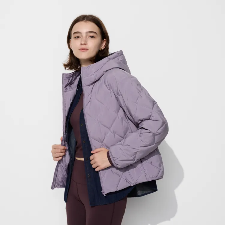 女裝PUFFTECH輕暖科技連帽外套，1990元。品牌提供