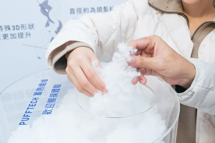 PUFFTECH輕暖蓄熱科技採用粗細度僅髮絲5分之1的3D中空纖維製成。品牌提供