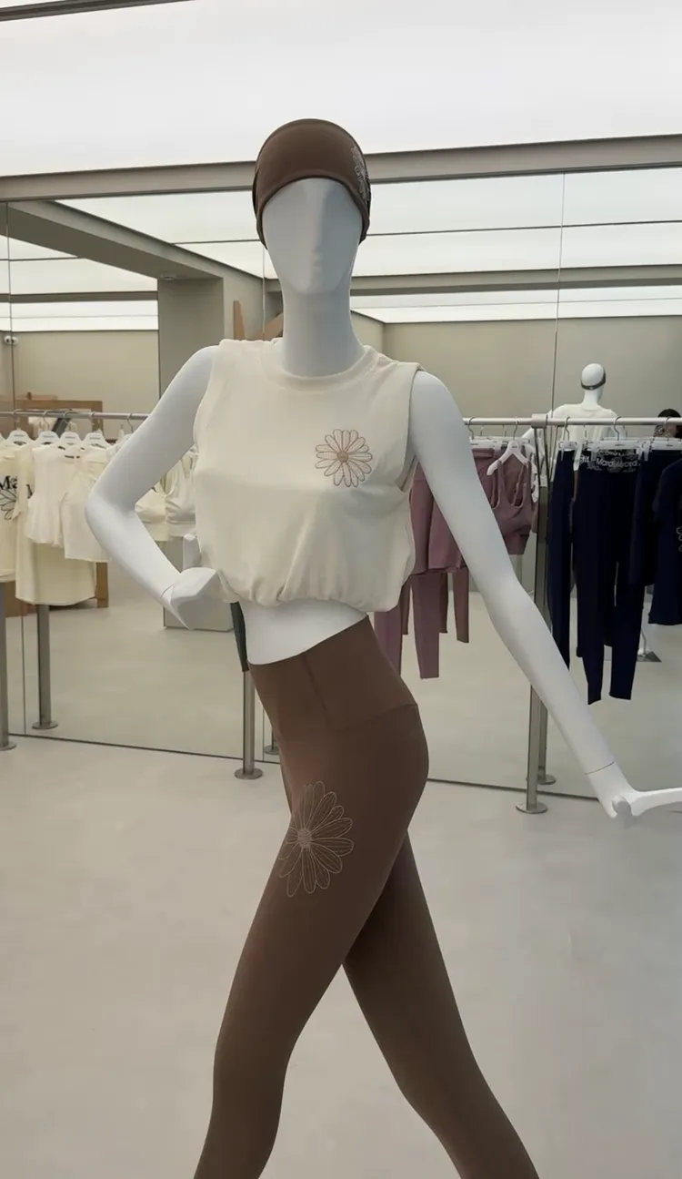 二樓空間擺放運動系列。劉旻君攝