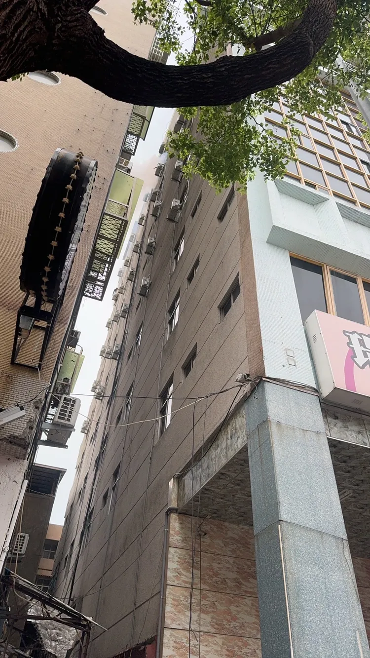 旅館清晨起火，造成1死3傷。翻攝畫面