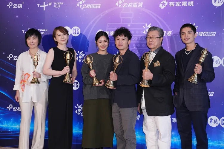 《八尺門》監製董成瑜（左起）、潘儀君、雷嘉汭、導演唐福睿、楊烈、張耀一起出席金鐘獎入圍記者會。