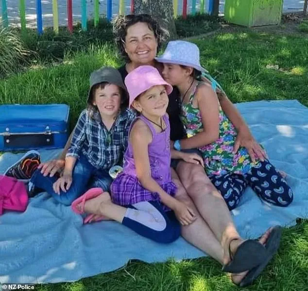 3名子女與母親凱特。