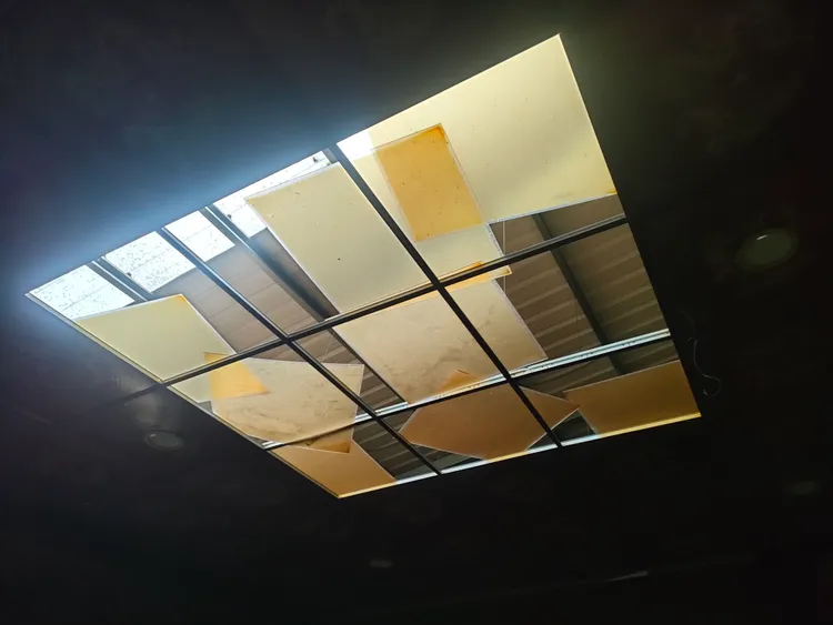 屋頂也被颱風吹掀。民眾提供