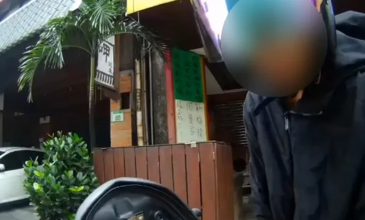 翁男掛假牌上路卻違規遭攔查。警方提供