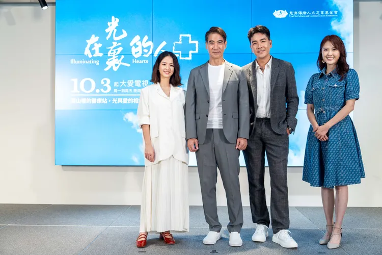 臧芮萱（左起）、翁家明、王傳一、張晏塵在戲裡於偏鄉行醫。大愛提供