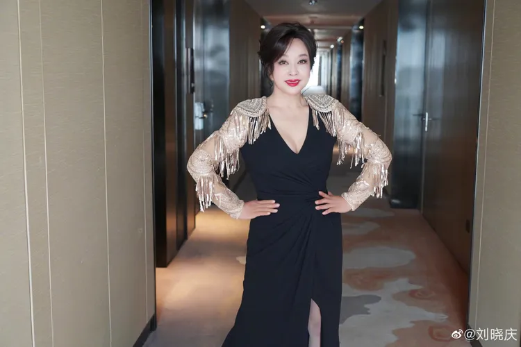 劉曉慶是美魔女代表人物。翻攝劉曉慶微博