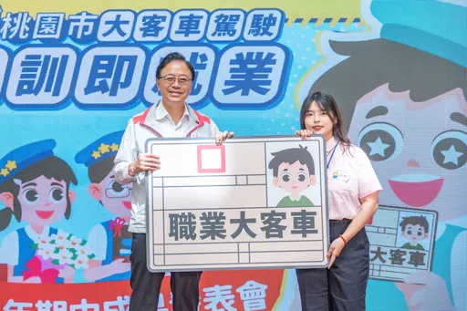 受訓即就業!首波36人投入市區客運服務 張善政:持續補足駕駛缺額