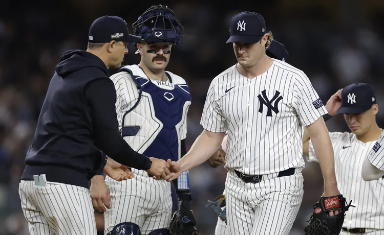 柯爾(右)表現不理想。美聯社