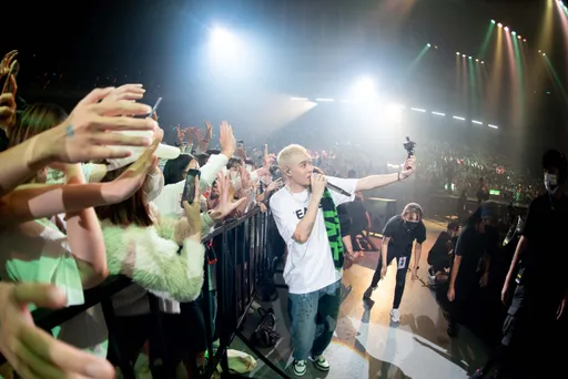 周汤豪飞东京治装备唱预告有惊喜　日睡不到3小时天天梦魇「被追著跑」