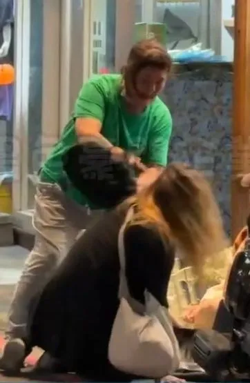 林女的母親也加入戰局。民眾提供