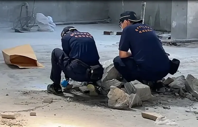 警方在發現桶屍的閒置工廠蒐證。資料照片