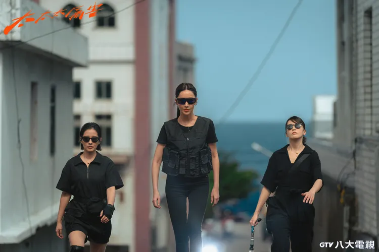 《太太太厲害》左起周采詩、隋棠、曾沛慈。八大提供