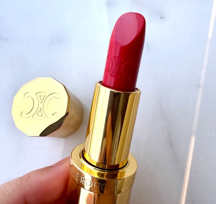 唇膏蕊芯上有CELINE凱旋門標誌。張家玲攝