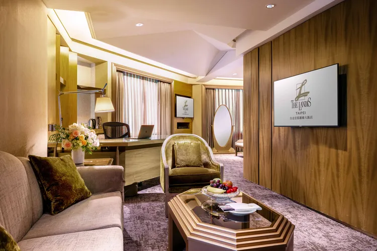 台北亞都麗緻大飯店17坪大空間，贈巴賽麗廳早餐兩客。業者提供