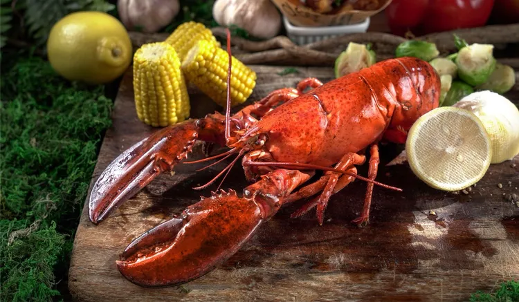 愛吃龍蝦的老饕千萬不能錯過「茶苑加拿大活龍蝦單人套餐券」。業者提供