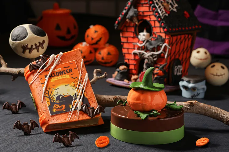 Regent Gift Shop推出多款逼真造型的萬聖節甜點與糕餅，打造一座「搞怪甜點樂園」。業者提供