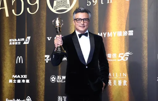 李銘順抱回迷你劇視帝奪第4座金鐘獎　哽咽告白老婆：謝謝你這麼愛我