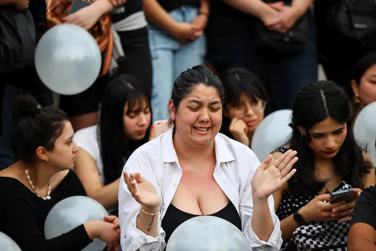 粉絲哀悼英年早逝的連恩潘恩。路透