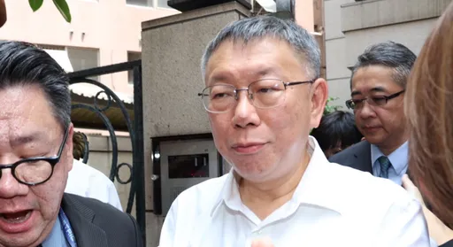 柯文哲被爆手機有「撩妹」鹹濕簡訊 「學姐」黃瀞瑩斥:別汙辱台灣人智商