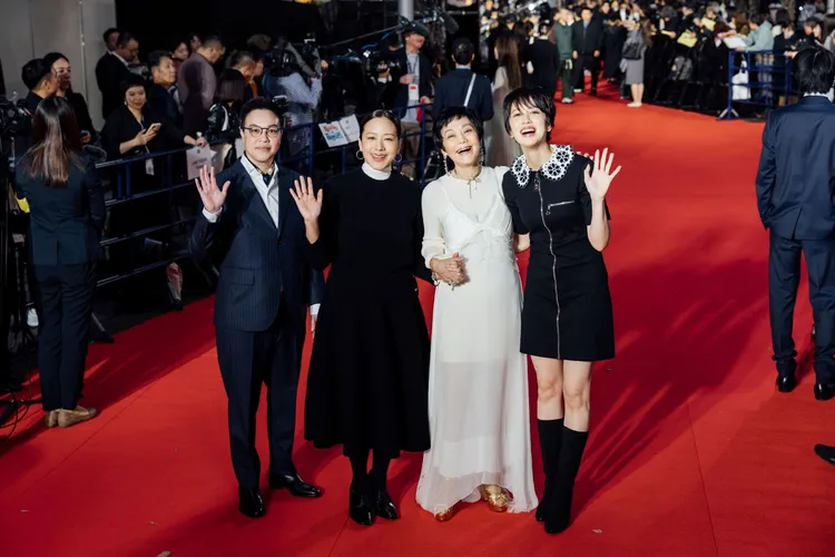 《女兒的女兒》劇組在東京影展紅毯合體，期待能代表台灣在主競賽奪得好成績。東昊提供